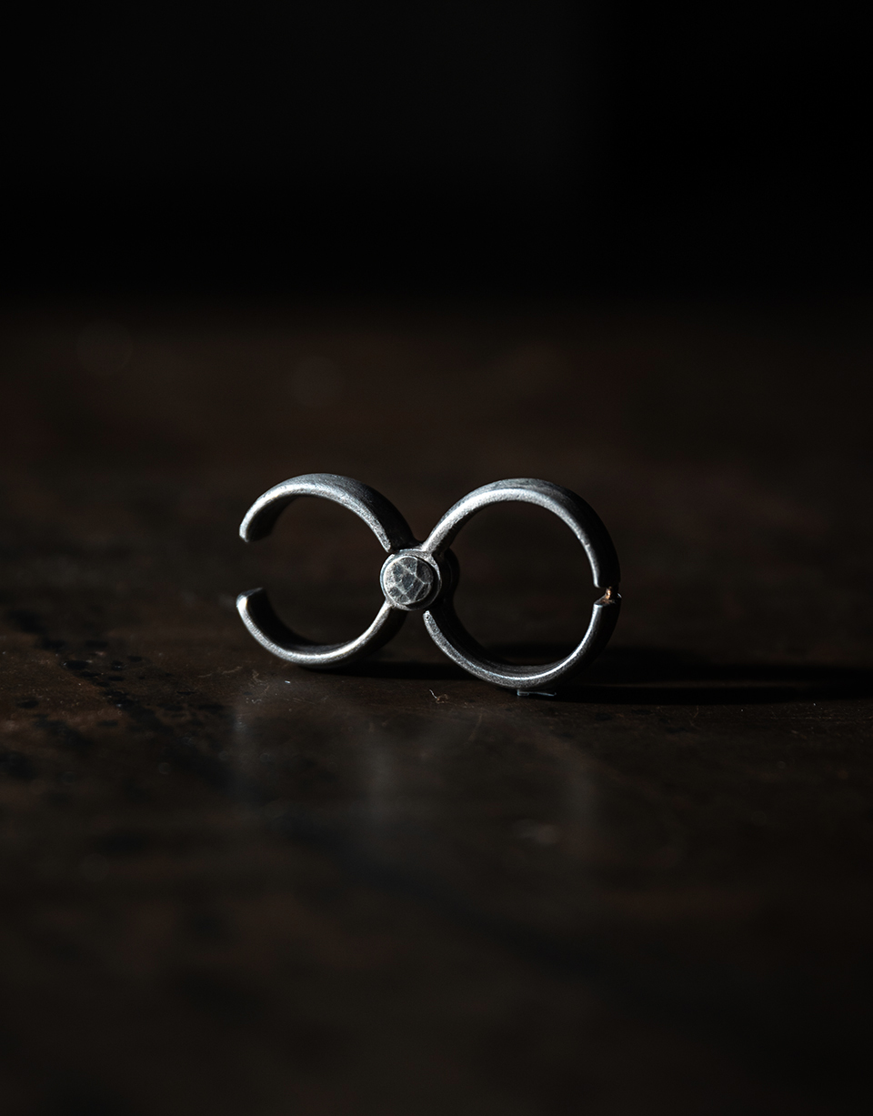 SILVER DISPARATE FINGER CUFFS