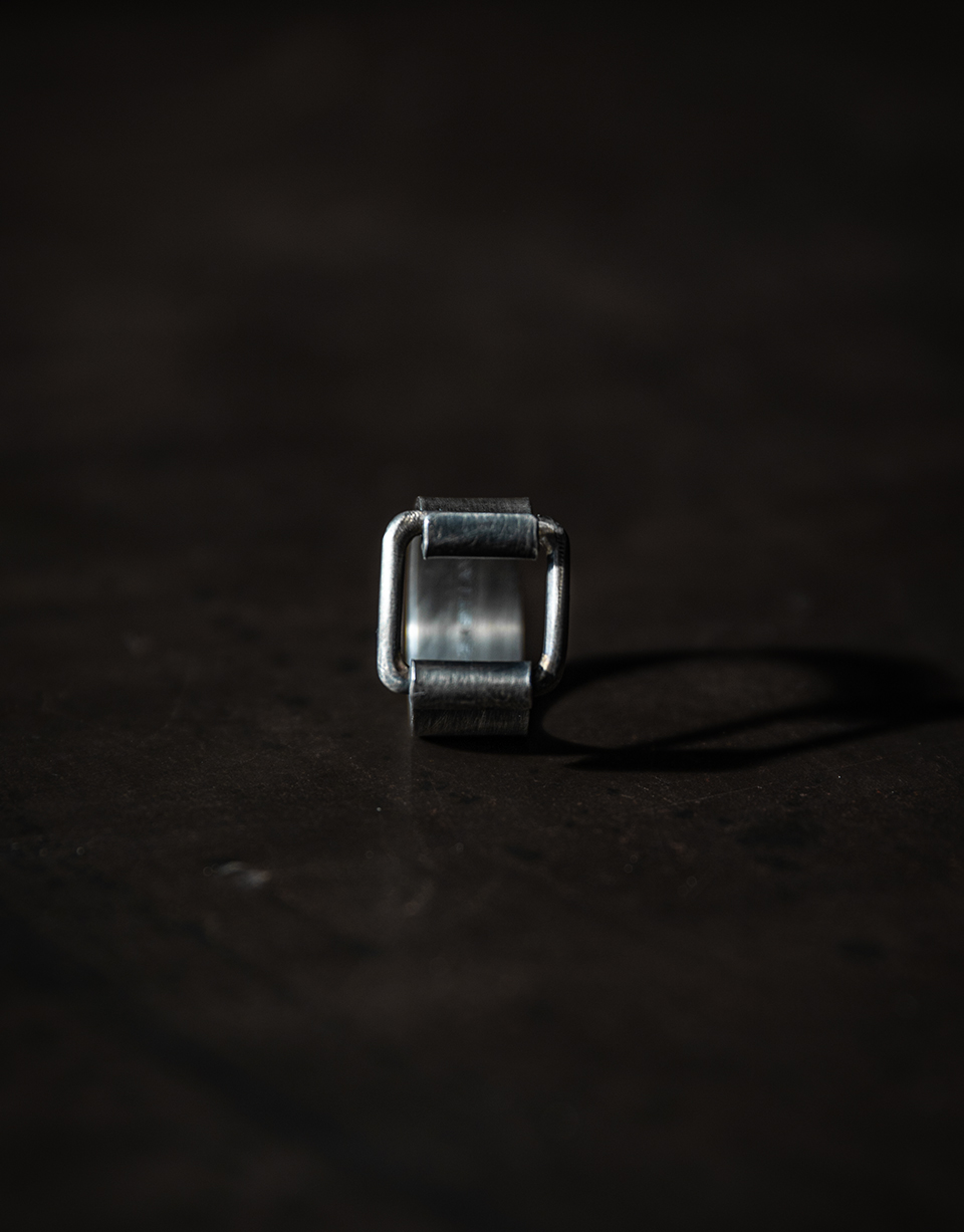 SILVER PUSH RING
