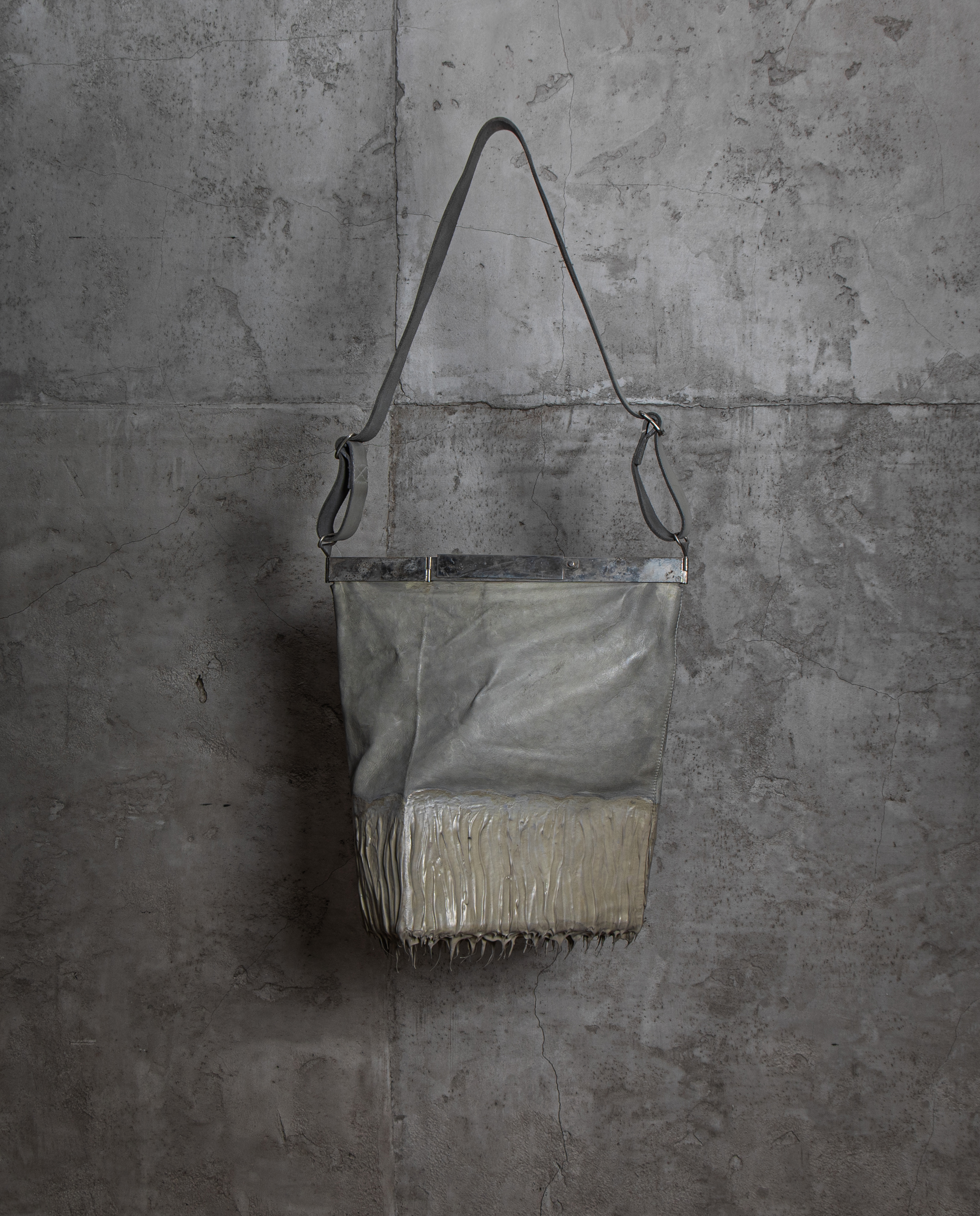 O.DYED DRIP-RUBBERED MULTI-DIM. BAG/33