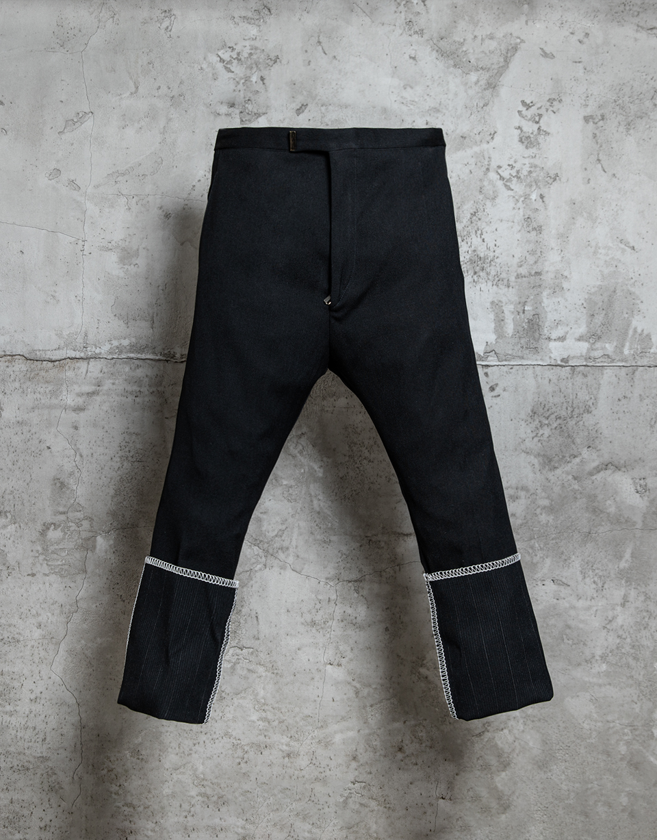 UNLINED, WHITE OVERLOCK LOOP ZIP TROUSER/10
